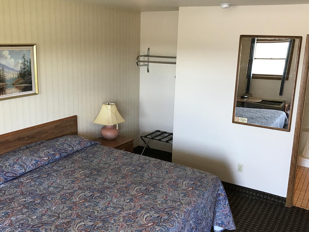 Exxon Quik Stop & Motel Wausaukee Esterno foto