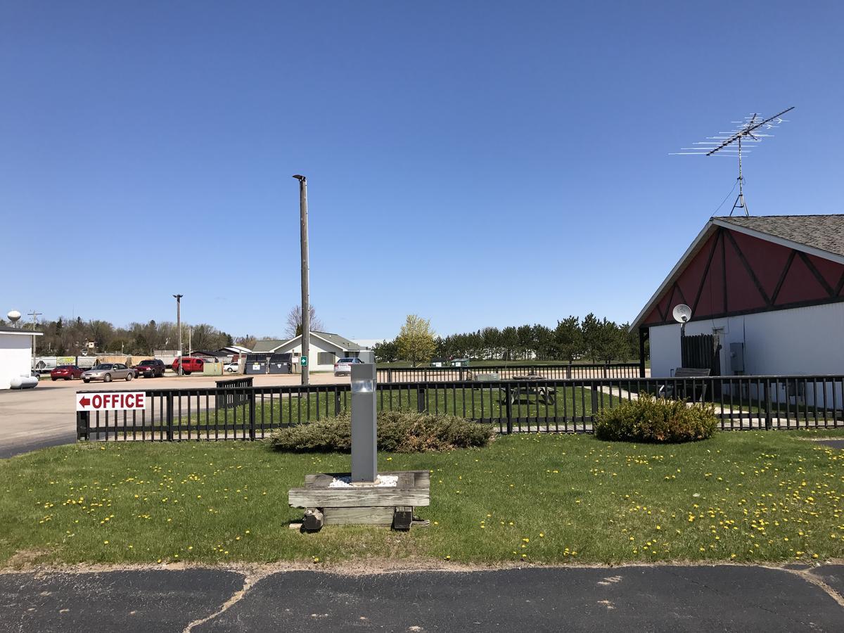 Exxon Quik Stop & Motel Wausaukee Esterno foto