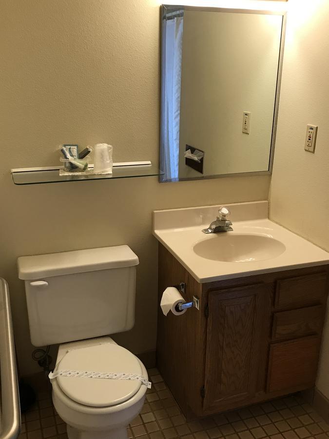 Exxon Quik Stop & Motel Wausaukee Esterno foto