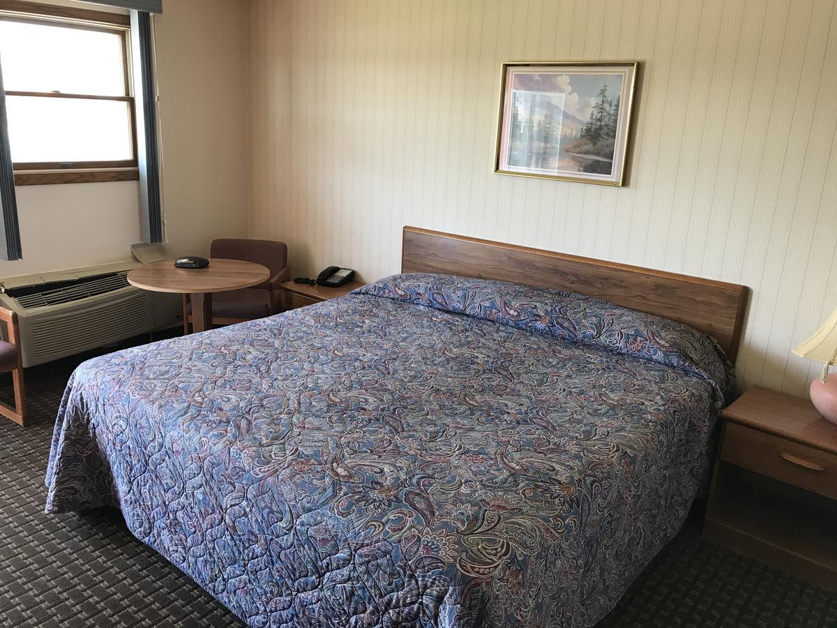 Exxon Quik Stop & Motel Wausaukee Esterno foto