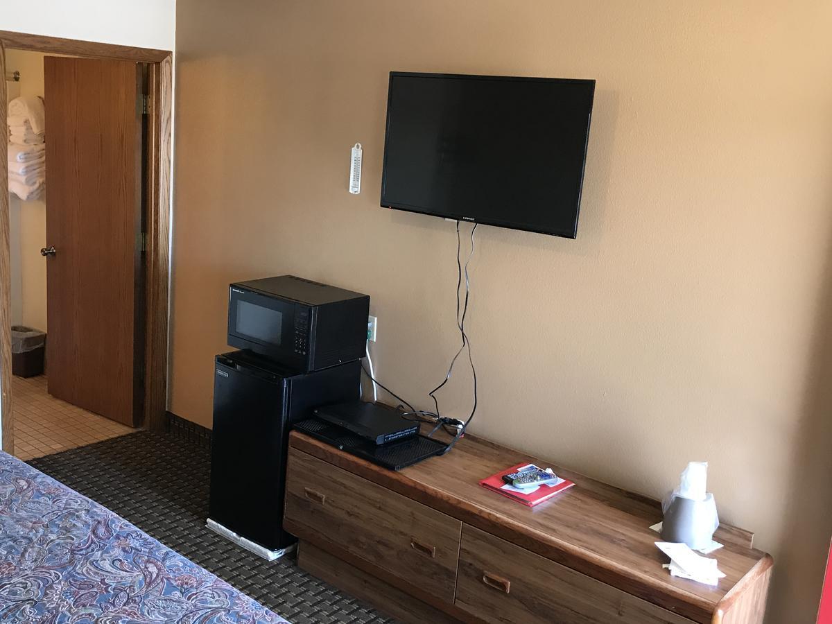Exxon Quik Stop & Motel Wausaukee Esterno foto