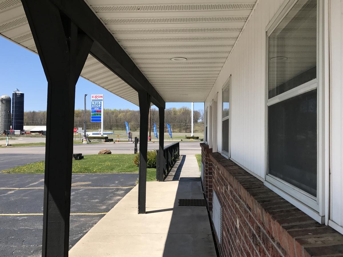 Exxon Quik Stop & Motel Wausaukee Esterno foto
