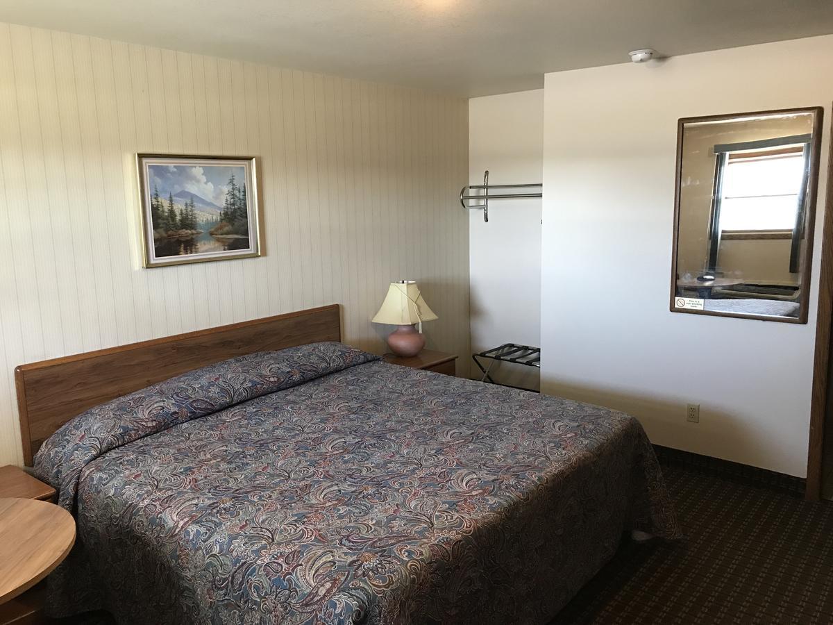 Exxon Quik Stop & Motel Wausaukee Esterno foto