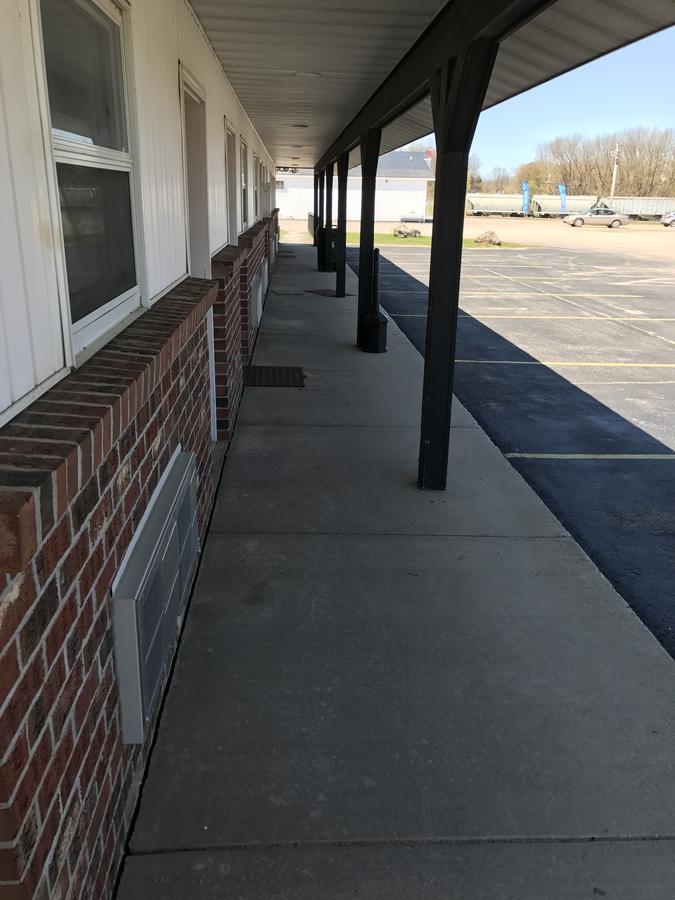 Exxon Quik Stop & Motel Wausaukee Esterno foto